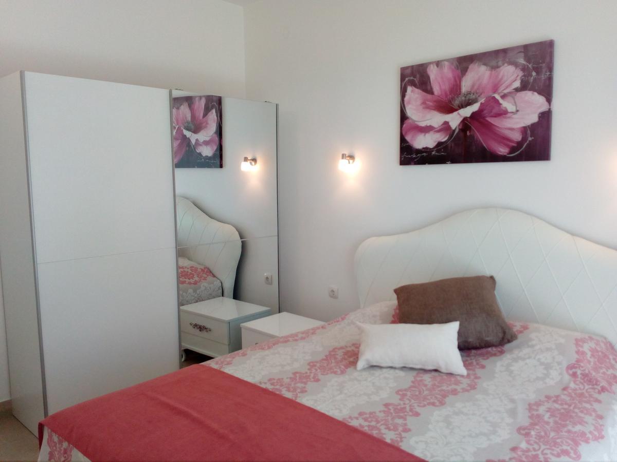 Apartments Slavica Jovanovic Sveti Stefan Esterno foto