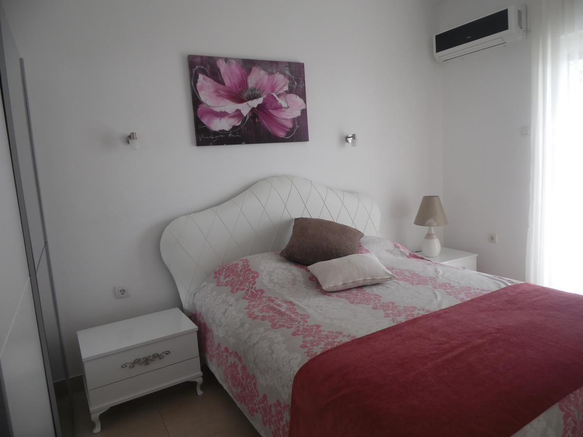 Apartments Slavica Jovanovic Sveti Stefan Esterno foto